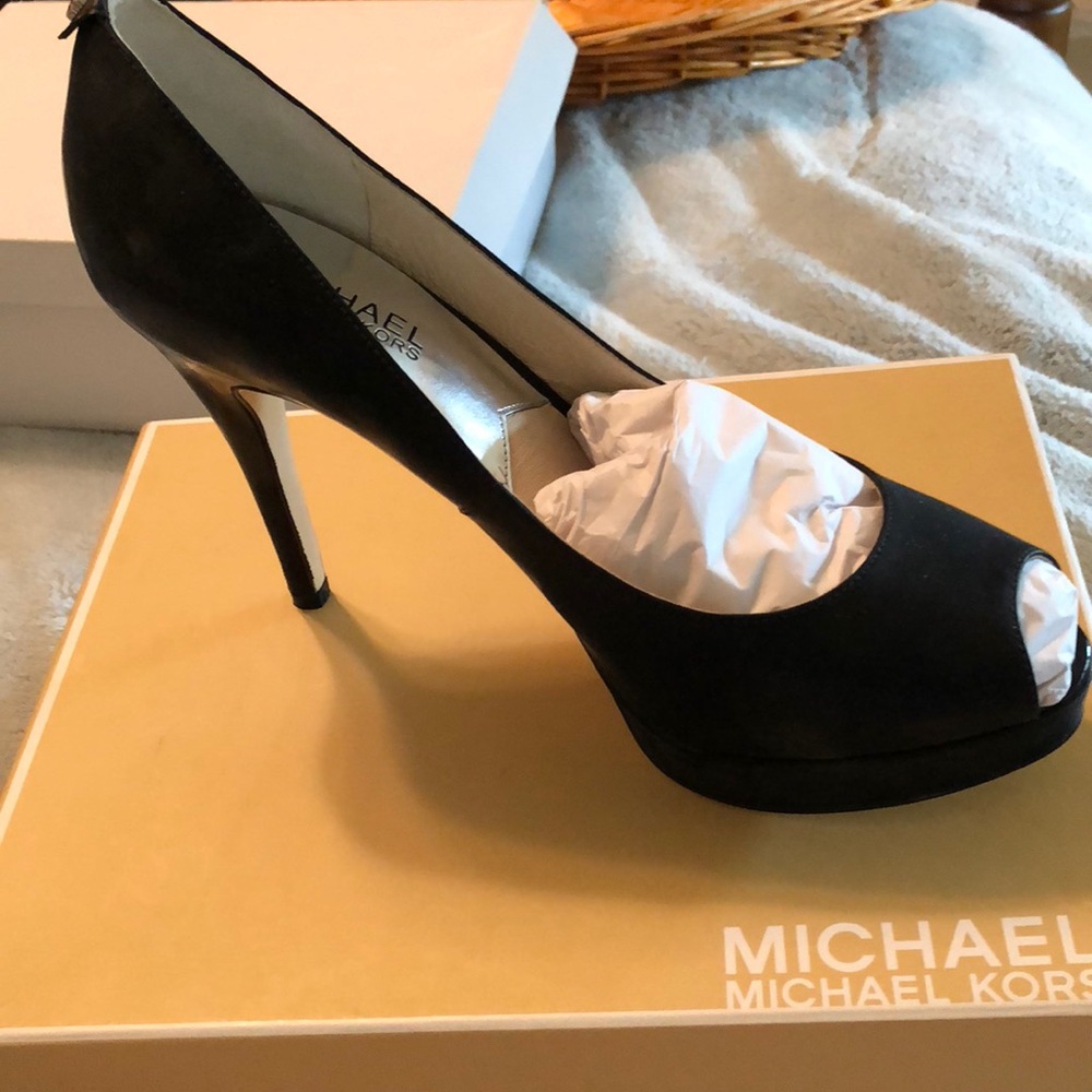 Gorgeous Michael Kors peep toe platform pumps
